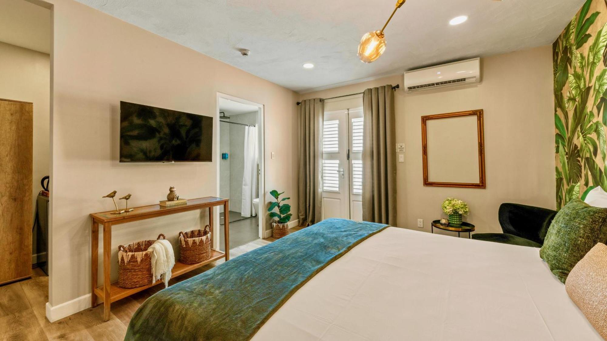 King Room,1743552413:JPEG